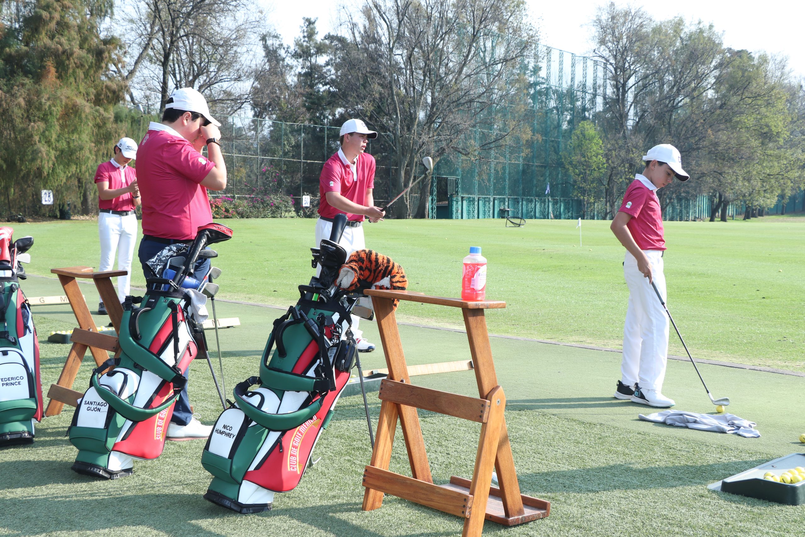 ENTREGA DE BOLSAS CLÍNICA GOLF AGVM 8